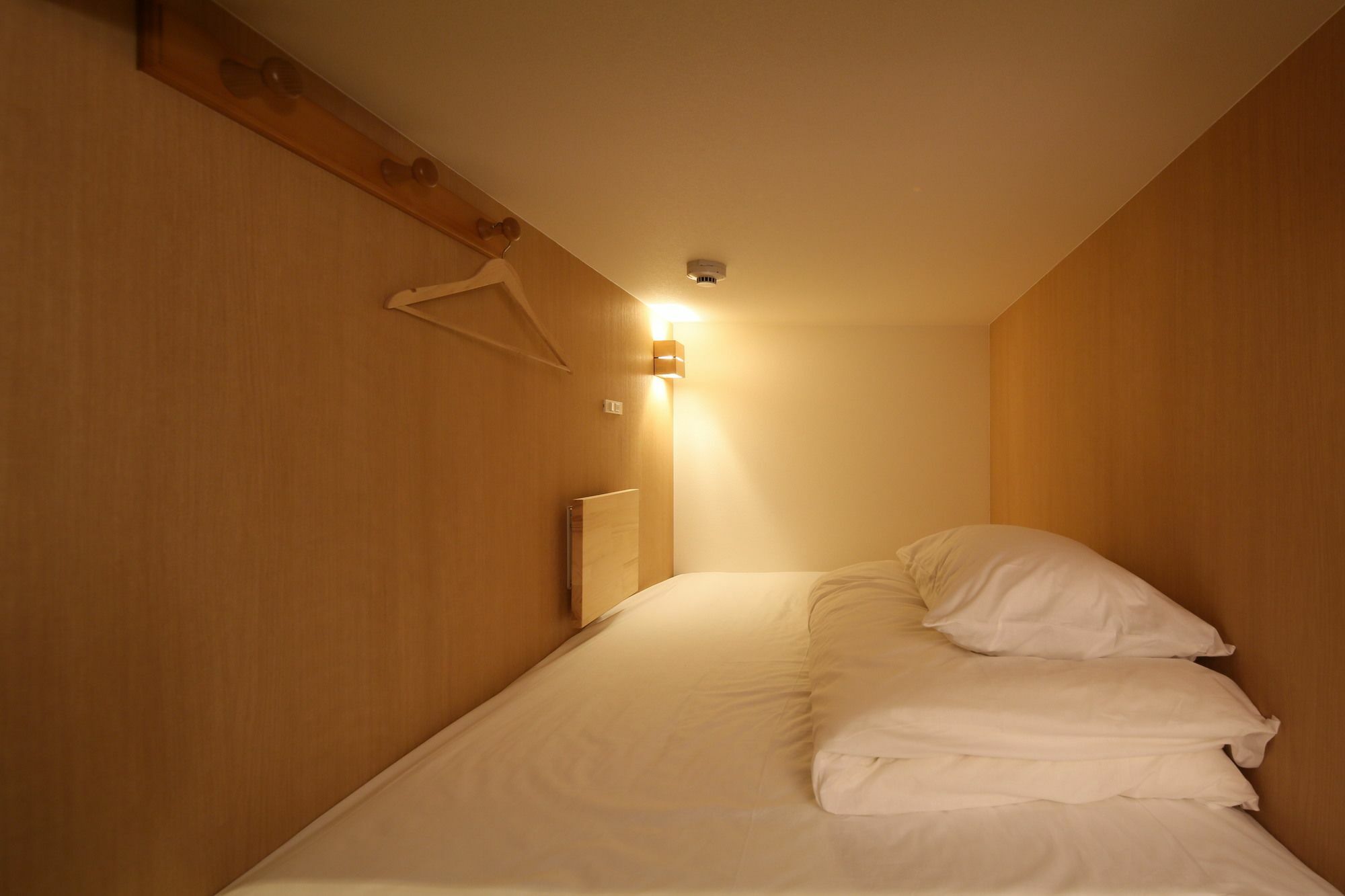 Iloha Hostel Namba Shinsaibashi Осака Екстериор снимка